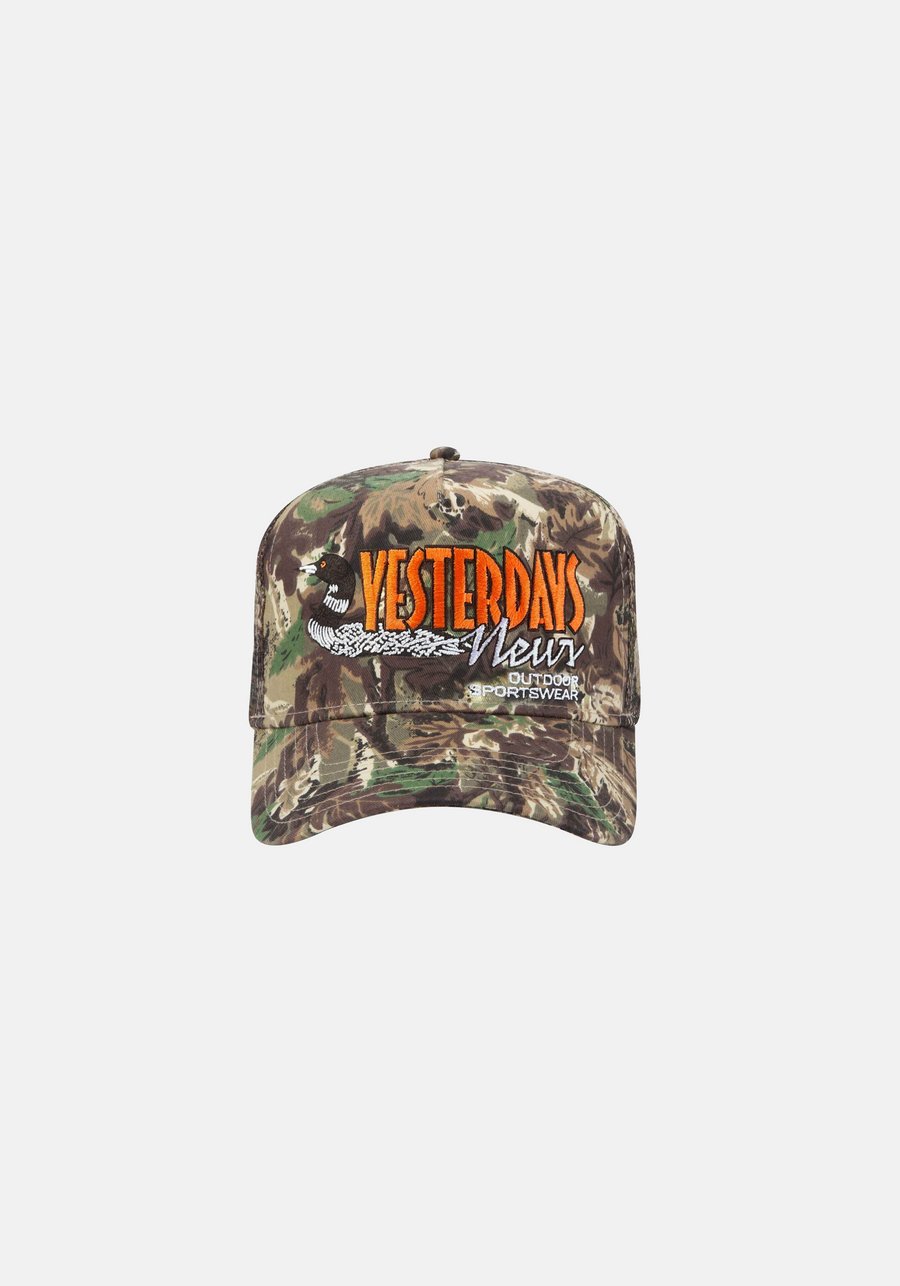 WEEKEND HUNTING TRUCKER HAT